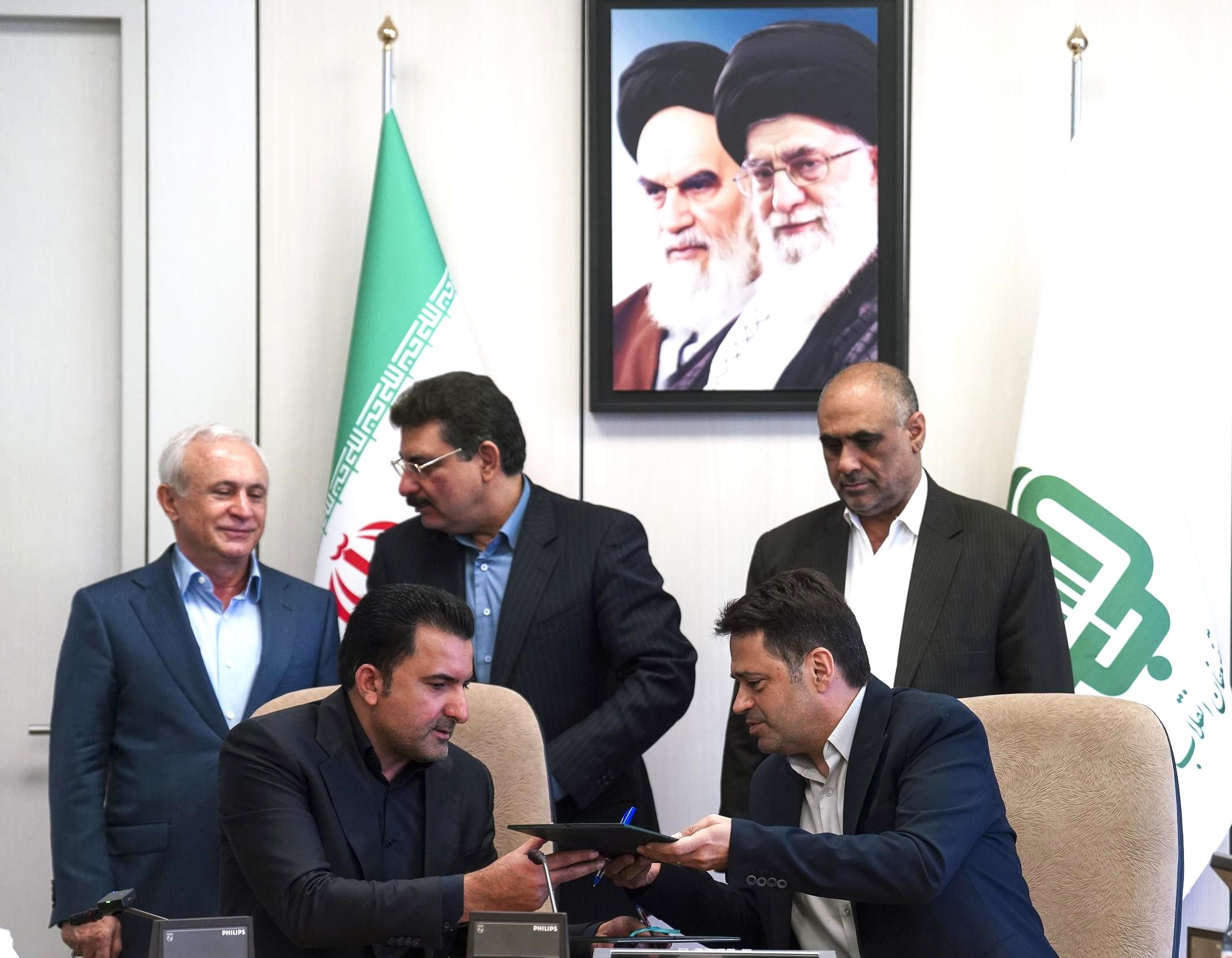 انعقاد تفاهم نامه همکاری بنیاد مستضعفان و انجمن تولید کننده گان زنجیره گوشت ایران