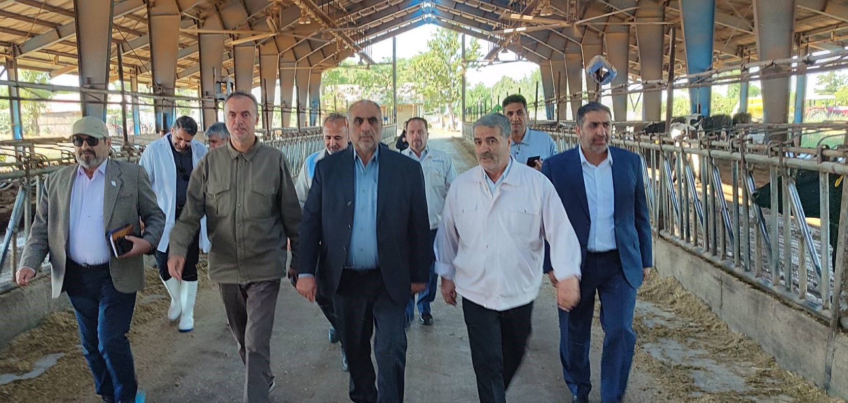 بازدید مهندس نیکبخت مدیر عامل هلدینگ سرمایه گذاری کشاورزی کوثر از شرکت کشت و صنعت شریف آباد